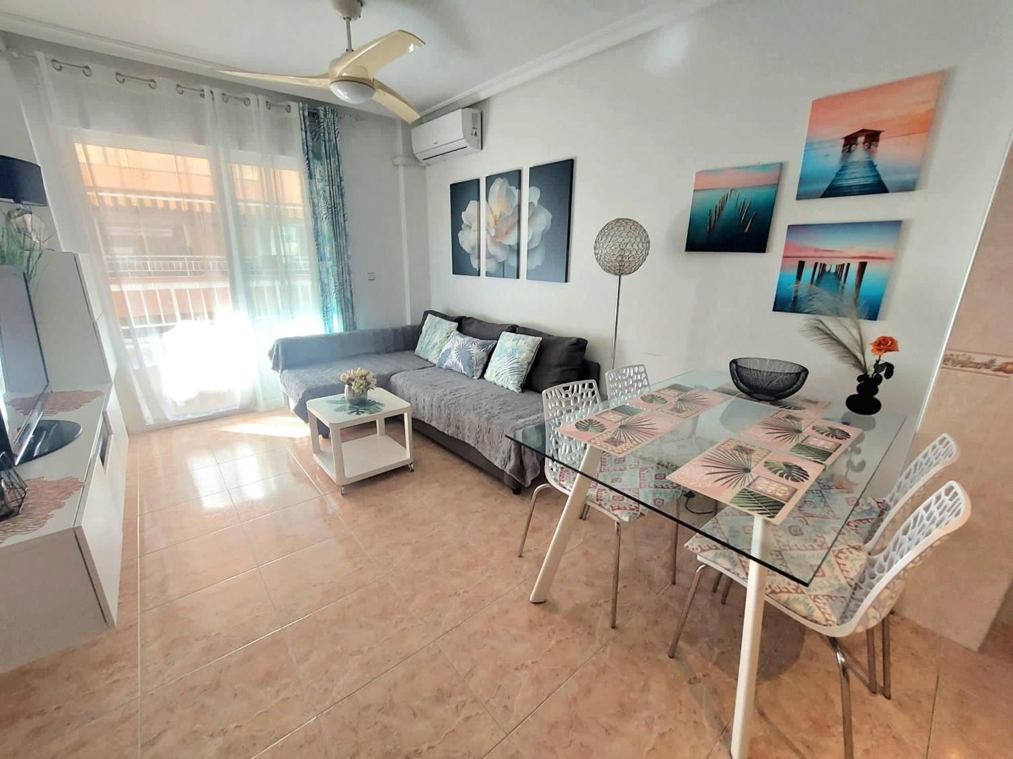 Sunny Apartment In Torrevieja ,100 Meters From Los Locos Beach 外观 照片