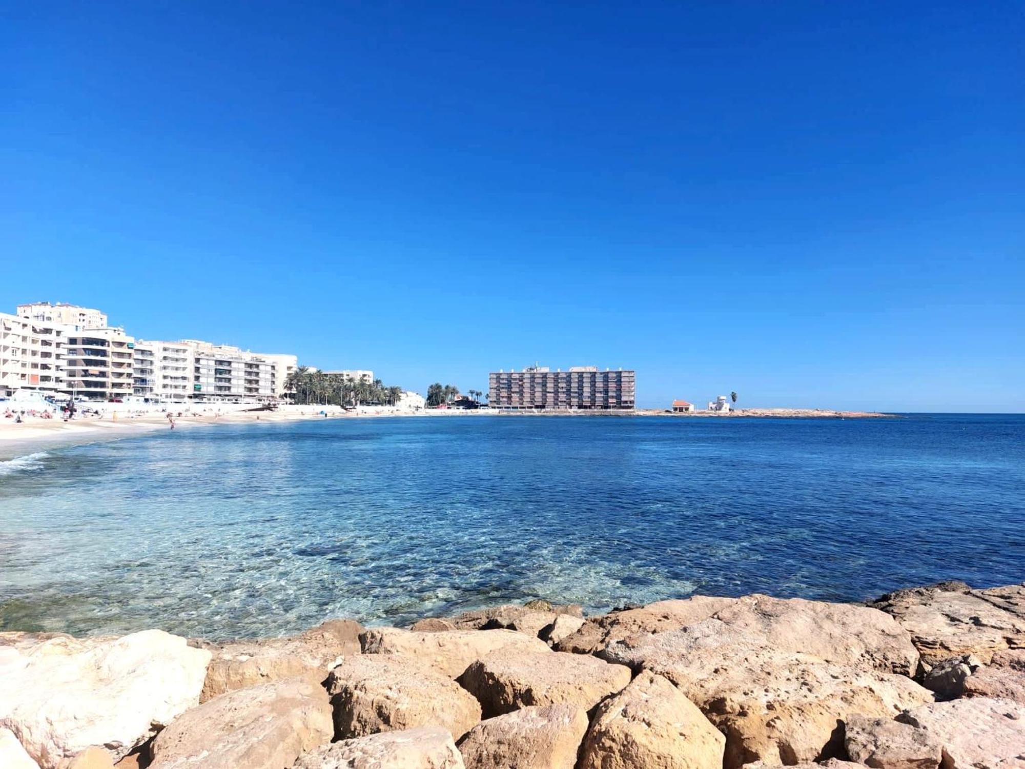 Sunny Apartment In Torrevieja ,100 Meters From Los Locos Beach 外观 照片